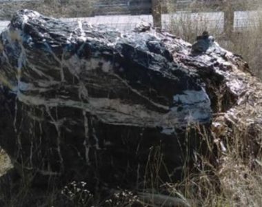 Arizona ‘Wizard Rock,’ missing 1-ton boulder, mysteriously returns