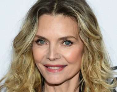 Michelle Pfeiffer stuns fans with makeup-free photo ahead of Thanksgiving: 'Beautiful'
