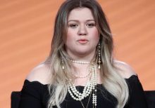 Kelly Clarkson opens up about her sex life: 'How one makes children is what I do before bed'