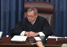 Roberts visibly reacts to Warren's impeachment question about his 'legitimacy' without trial witnesses