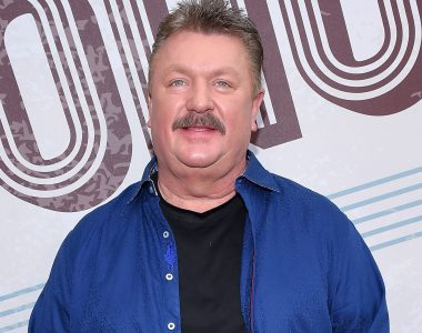 Country star Joe Diffie dead from coronavirus complications at age 61