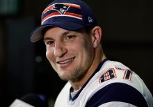 Patriots to trade Rob Gronkowski to Buccaneers, reuniting him with Tom Brady, reports say