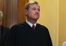 Roberts drifts away from conservative bloc, angering Republicans and exciting the left