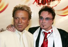Magician Roy Horn of Siegfried & Roy dead at 75 from COVID-19 complications